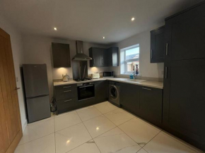 Perfect 3bed House - Contractors - Ample Parking
